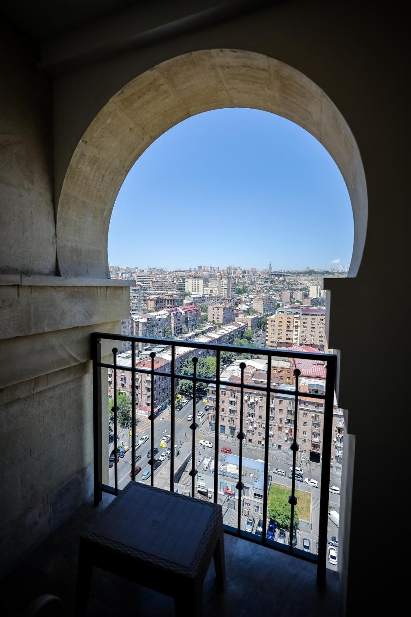 Rooftop Apart-Hotel Ереван Экстерьер фото