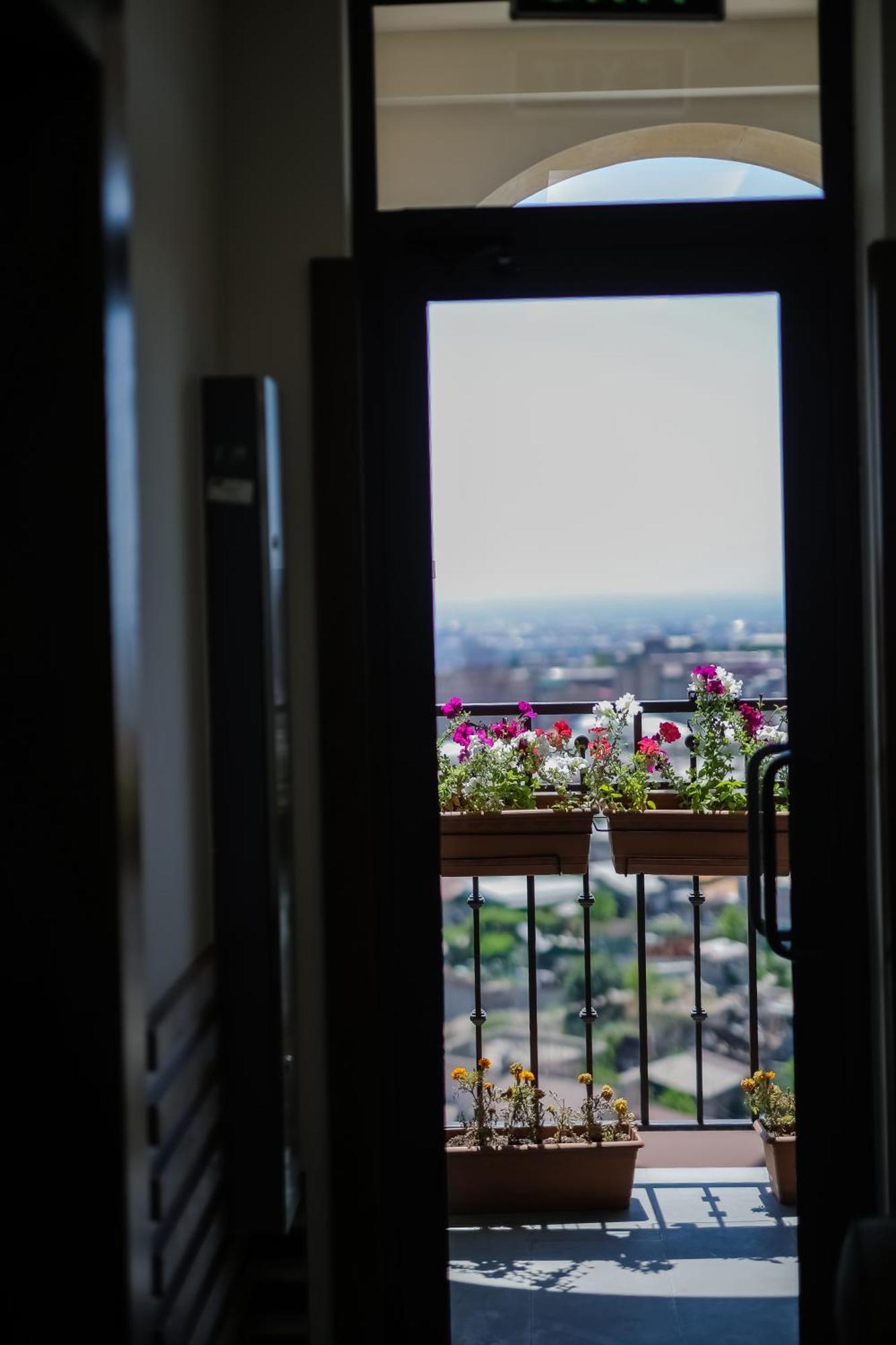 Rooftop Apart-Hotel Ереван Экстерьер фото