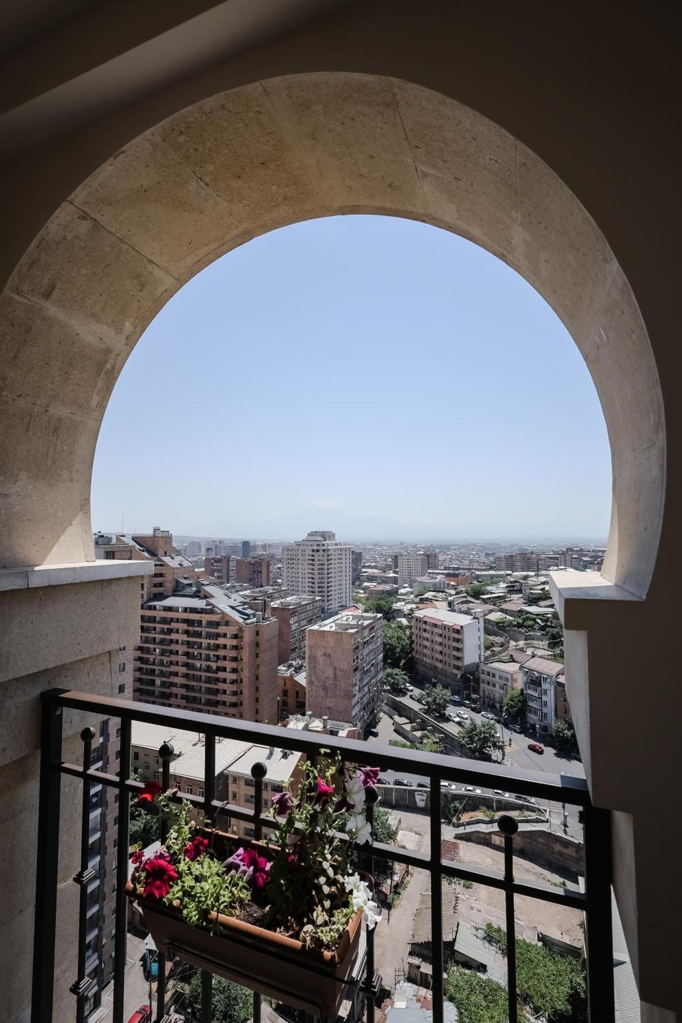 Rooftop Apart-Hotel Ереван Экстерьер фото