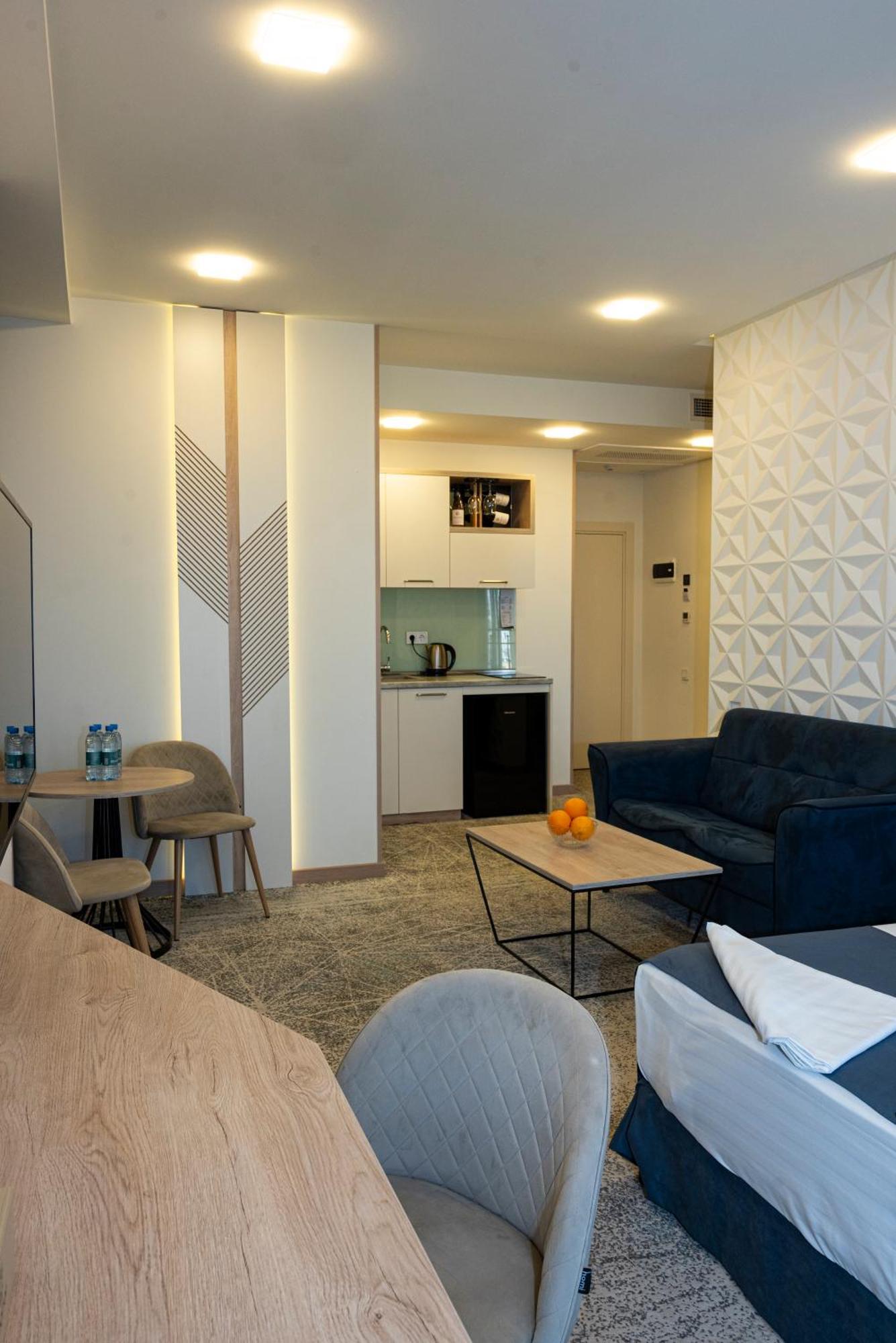 Rooftop Apart-Hotel Ереван Экстерьер фото